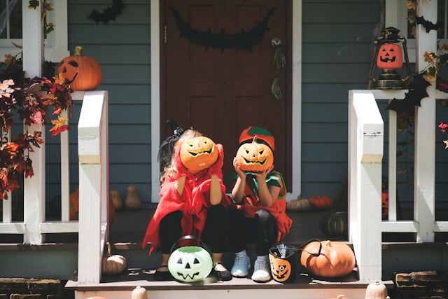 DIY Halloween Costume Ideas Using Everyday Items from Homo Gears