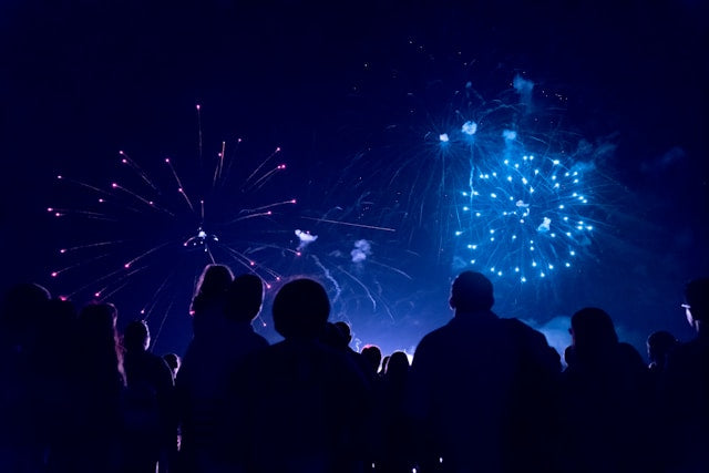 Trendy Home Decor Ideas for a Stylish New Year’s Eve Celebration