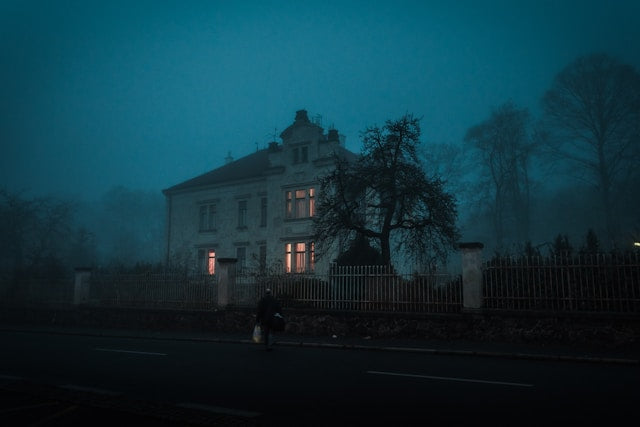 Spook-tacular Home Makeover: How to Create the Ultimate Haunted House for Halloween 2024