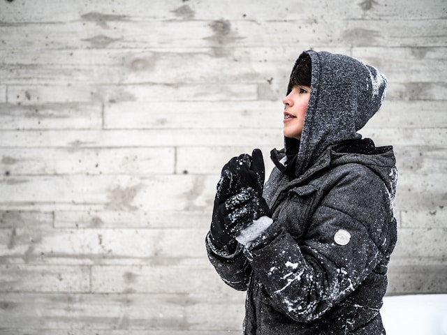 How to Create a Cozy Ambiance with These Must-Have Winter Accessories